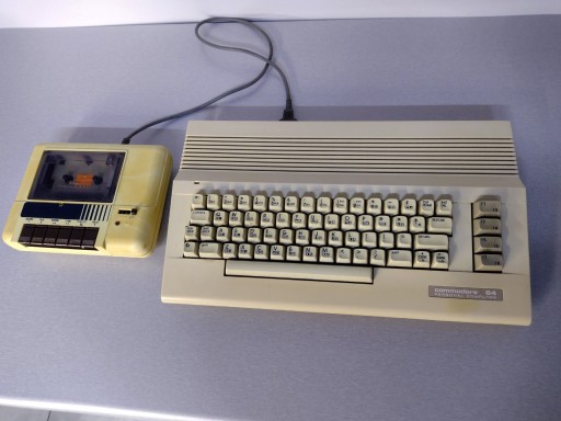 Zdjęcie oferty: Komputer Commodore 64 + magnetofon 100% sprawne!
