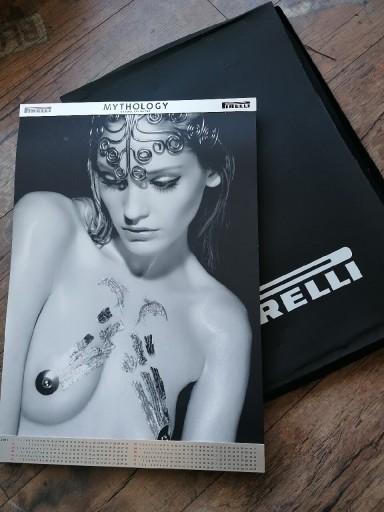 Zdjęcie oferty: Pirelli kalendarz 2011 Karl Lagerfeld 