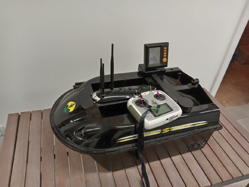 Zdjęcie oferty: Łódka zanętowa z echosondą 