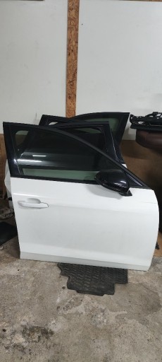 Zdjęcie oferty: AUDI A4 B9 LIFT DRZWI PRAWE PRZÓD LY9C