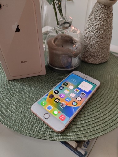 Zdjęcie oferty: Apple iPhone 8 + 64 GB 