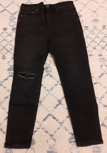 Zdjęcie oferty: Czarne jeansy z przedarciem 42
