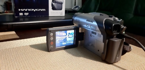 Zdjęcie oferty: Kamera SONY Handycam DCR - DVD 105E