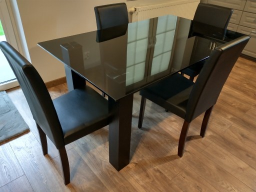 Zdjęcie oferty: Designerski Szklany stół (150x90) oraz 4 krzesła