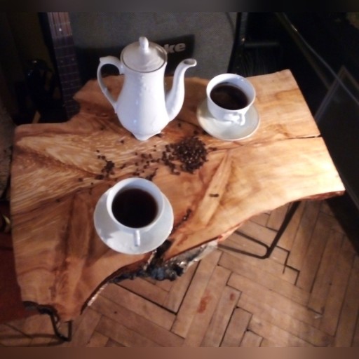 Zdjęcie oferty: Stolik kawowy z litego drewna