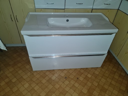 Zdjęcie oferty: Nowa szafka łazienkowa z umywalką