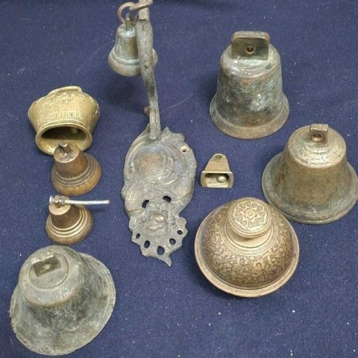 Zdjęcie oferty: Zestaw 9 mosieznych starych dzwonków 