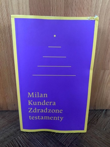 Zdjęcie oferty: Zdradzone testamenty Milan Kundera nieco podgryziona i zamoczona