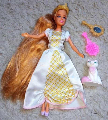 Zdjęcie oferty: mini lalka barbie z barbie księżniczka i żebraczka