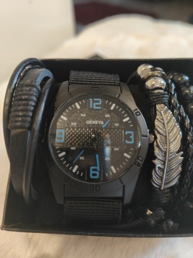 Zdjęcie oferty: Męski zegarek kwarcowy + 3 bransoletki na rękę
