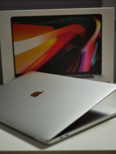 Zdjęcie oferty: Macbook pro 16 i9/16gb/1TB radeon 4GB 2019