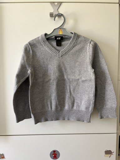 Zdjęcie oferty: Sweter szary w serek 
