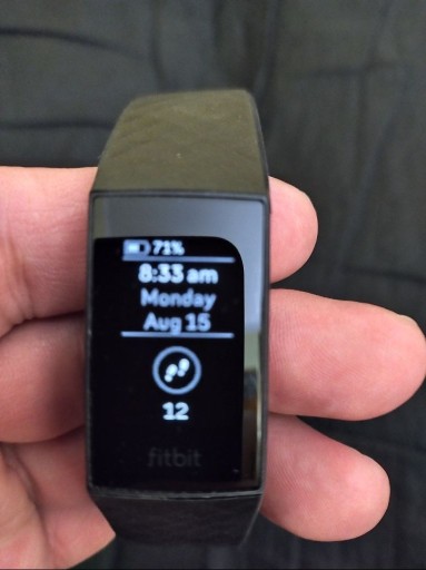 Zdjęcie oferty: Smartwatch Fitbit Charge 4 czarny
