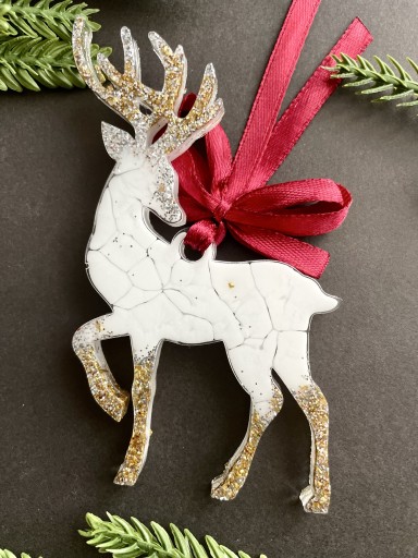 Zdjęcie oferty: Zestaw 6 sztuk ręcznie wykonanych ozdób świątecznych z żywicy epoksydowej.