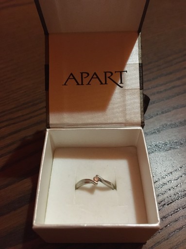 Zdjęcie oferty: Pierścionek zaręczynowy białe złoto +brylant.Apart