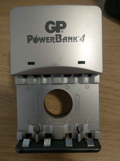 Zdjęcie oferty: Ładowark GP PowerBank 4, GPPB20GS, AA, AAA