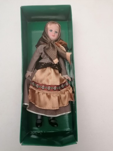 Zdjęcie oferty: Lalka porcelanowa w polskim stroju ludowym. 