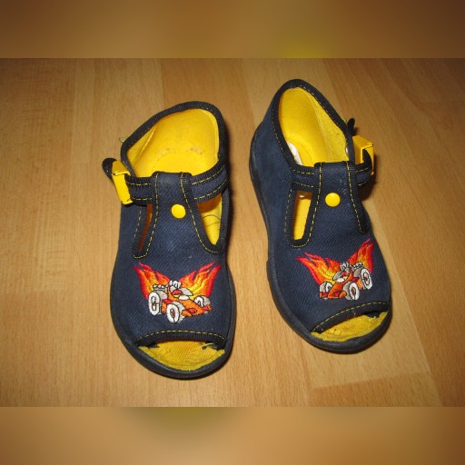 Zdjęcie oferty: Pantofle, buciki Befado rozmiar 21