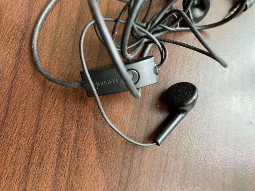 Zdjęcie oferty: Oryginalne słuchawki Samsung z mikrofonem