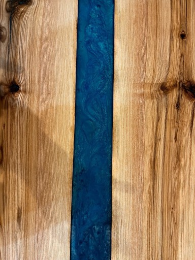 Zdjęcie oferty: Stolik z jesiona z niebieską żywicą epoksydową