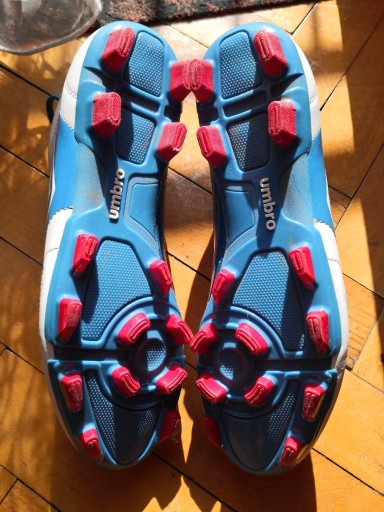 Zdjęcie oferty: UMBRO buty sportowe lanki korki 42 rozmiar