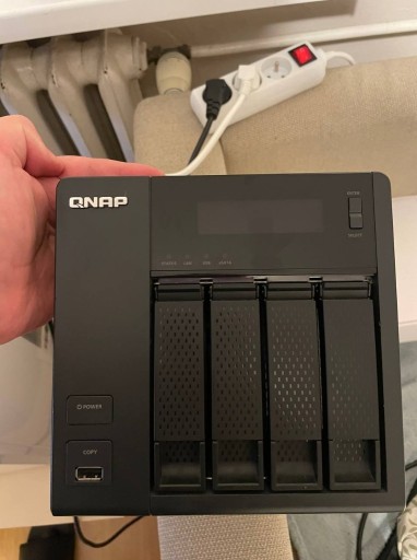 Zdjęcie oferty: NAS QNAP TS-421 4-dyskowy - 2x2TB