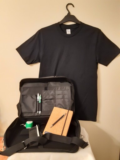 Zdjęcie oferty: TORBA na LAPTOPA 18" solidna+t shirt M+gratisy