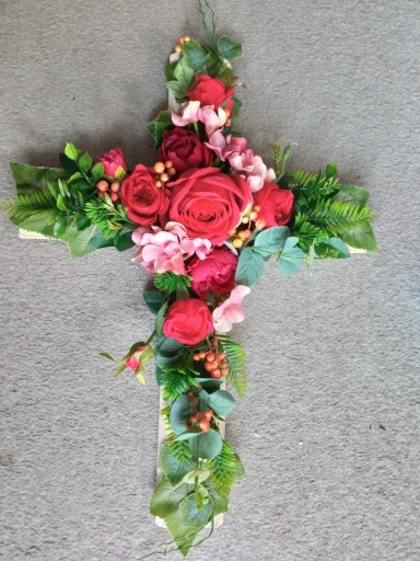 Zdjęcie oferty: Kompozycja na grób, krzyż na grób, sztuczne kwiaty