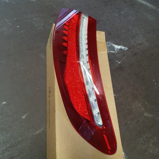 Zdjęcie oferty: LAMPA TYLNA PRAWA E KLASA W238 238 A2389060600