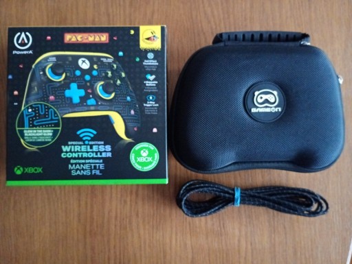 Zdjęcie oferty: Pad bezprzewodowy Powera Pac-man edition xbox pc + etui oraz kabel 3m xbox