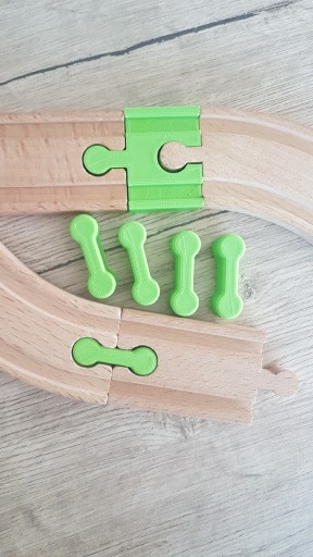 Zdjęcie oferty: Krótki tor i 5 łączników do toru drewnianego Ikea