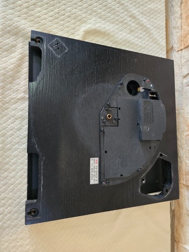 Zdjęcie oferty: Unitra Diora Gramofon G - 8010 plinta z wyposażeniem.