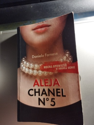 Zdjęcie oferty: Książka Aleja Chanel nr 5 autor Daniela Farnese