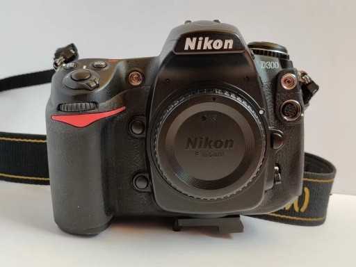 Zdjęcie oferty: Nikon D300 + karty pamięci + dodatkowy akumulator