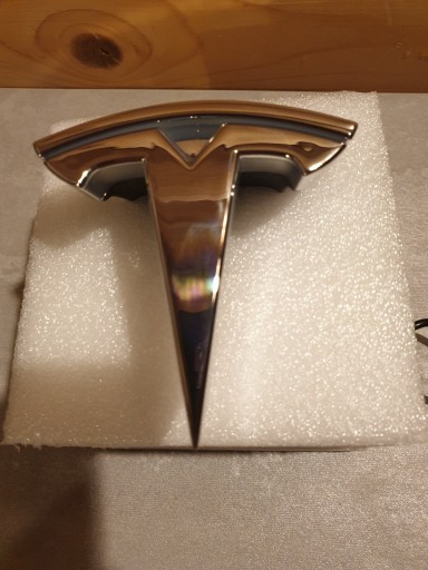 Zdjęcie oferty: Emblemat znaczek Tesla S - podświetlany