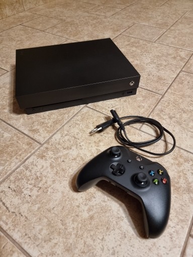 Zdjęcie oferty: Konsola Microsoft Xbox One X 1TB model 1787 + pad