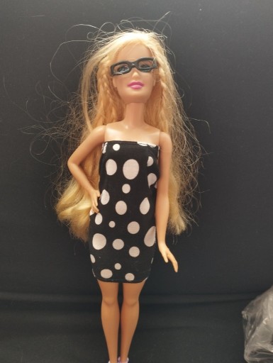 Zdjęcie oferty: zestaw sukienka i okulary dla lalki Barbie ubranko