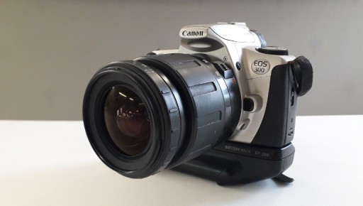 Zdjęcie oferty: Aparat Canon EOS 300 z battery pack BP200 