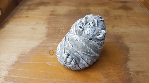 Zdjęcie oferty: Mała figurka trolla z kamienia, odlew z betonu