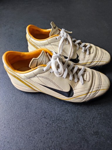 Zdjęcie oferty: Nike sportowe buty korki do gry w piłkę