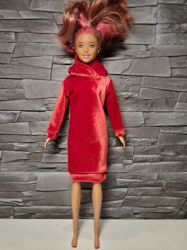 Zdjęcie oferty: Sukienka z kapturem dla lalki w typie Barbie