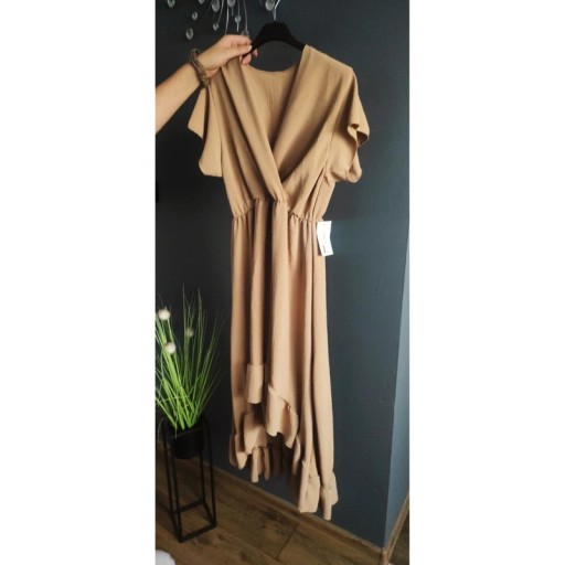 Zdjęcie oferty: SUKIENKA BEŻOWA ASYMETRYCZNA FALBANKA ROZM UNI