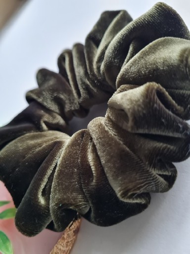 Zdjęcie oferty: Gumka Scrunchies. Aksamit Welur. Khaki.Rozmiar  M 