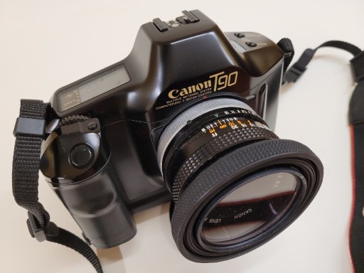 Zdjęcie oferty: Lustrzanka analogowa Canon T90 z obiektywem