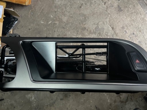 Zdjęcie oferty: Ramka ekranu mmi Audi A5 8T