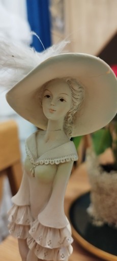 Zdjęcie oferty: Dama w kapeluszu 