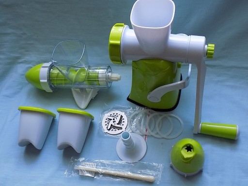 Zdjęcie oferty: MASZYNKA DO MIĘSA + KOMPLET PRZYSTAWEK DO ROBIENIA  KIEŁBAS,LODÓW I SOKÓW