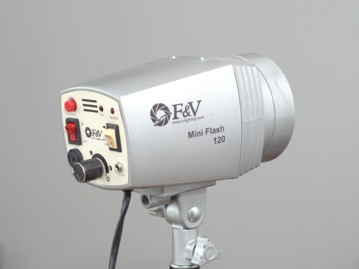 Zdjęcie oferty: Lampa błyskowa studyjna - F&V mini flash 120