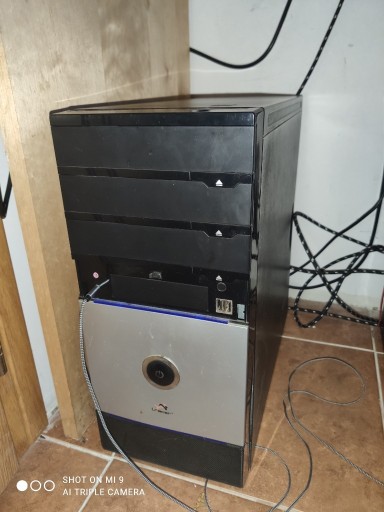 Zdjęcie oferty: Komputer Stacjon AMD Phenom X4 4 GB RAM 1000GB HDD