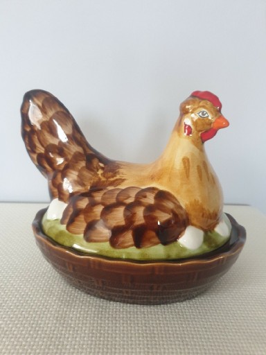 Zdjęcie oferty: Pojemnik ceramiczny kura na jajkach